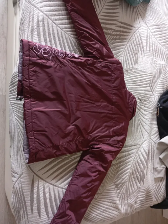 Chaqueta niña morada y blanca