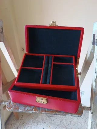 Joyero antiguo con caja de música