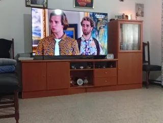 Mueble salón provenzal madera y cristal