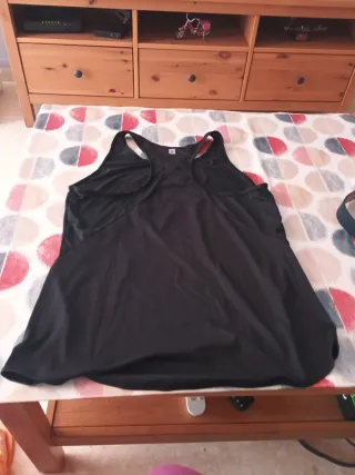 Camiseta deportiva negra