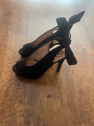 Zapatos Lair Negros Tacón Peep Toe Lazos