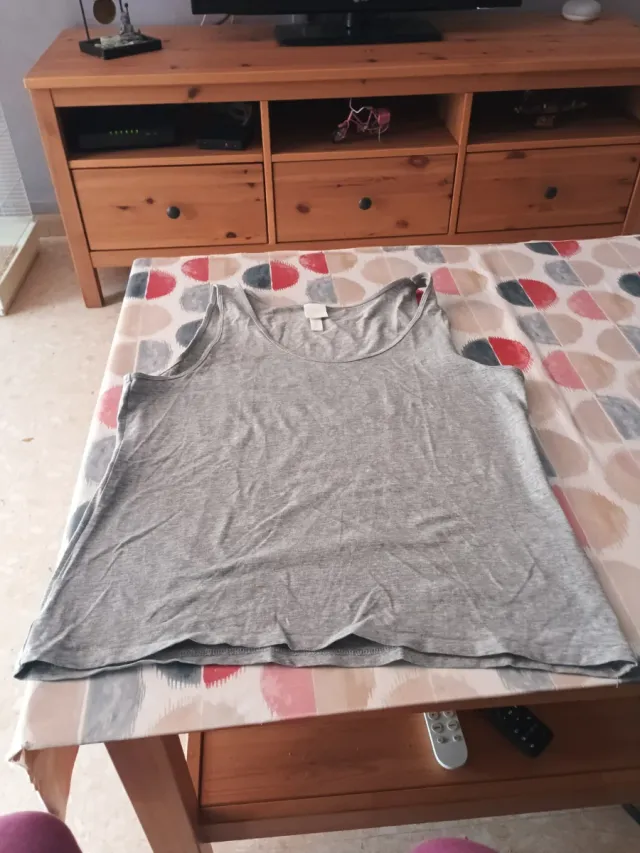 Camiseta gris para gimnasio