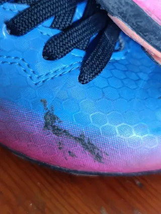 BOTAS DE FUTBOL / DE NIÑO / MARCA ADIDAS / TALLA: