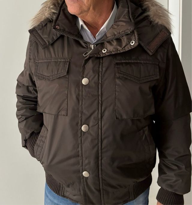 Giubbino autunnale marrone con cappuccio