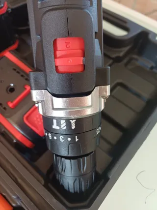 Taladro Atornillador con 2 Baterías