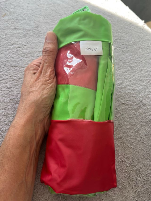 Chubasquero infantil verde y rojo