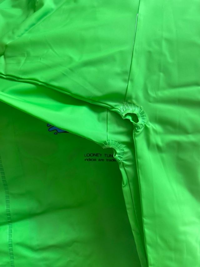 Chubasquero infantil verde y rojo