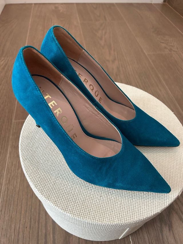 Zapatos de tacón Uterqüe color verde azulado