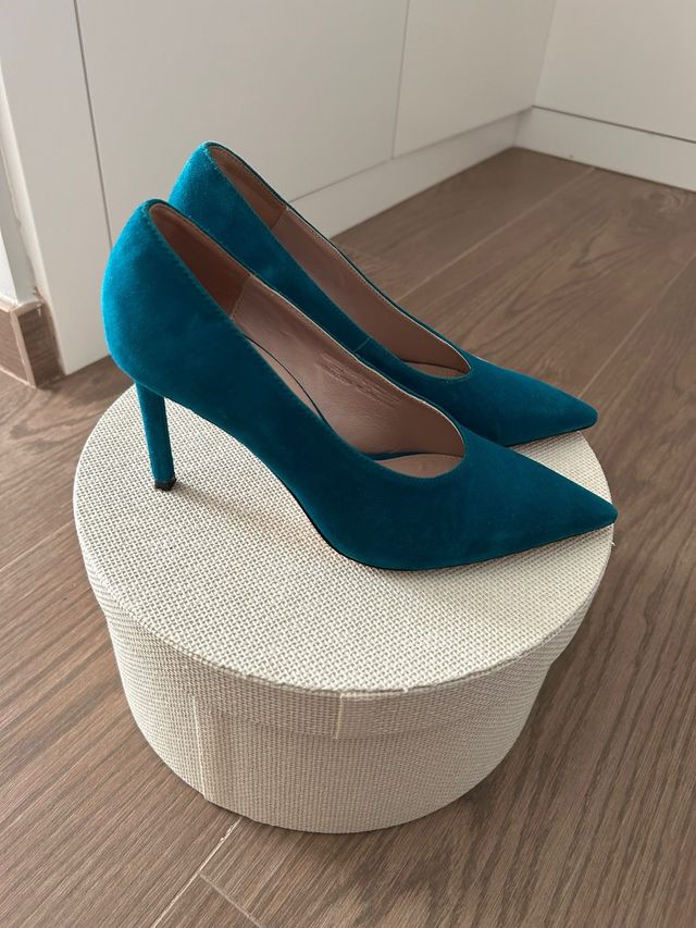 Zapatos de tacón Uterqüe color verde azulado
