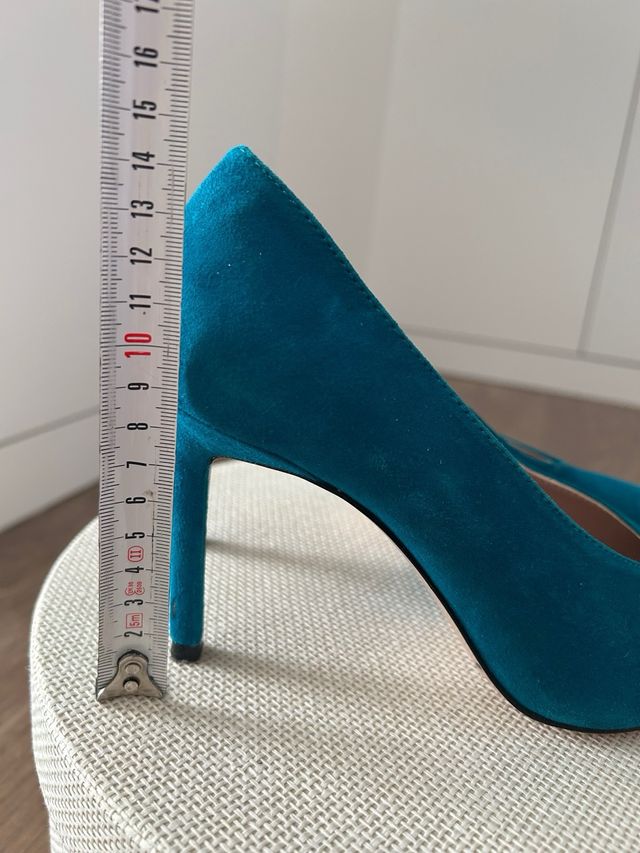 Zapatos de tacón Uterqüe color verde azulado