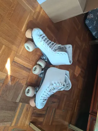 Patines de 4 ruedas blancos