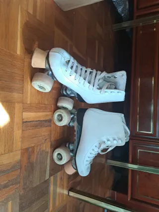 Patines de 4 ruedas blancos