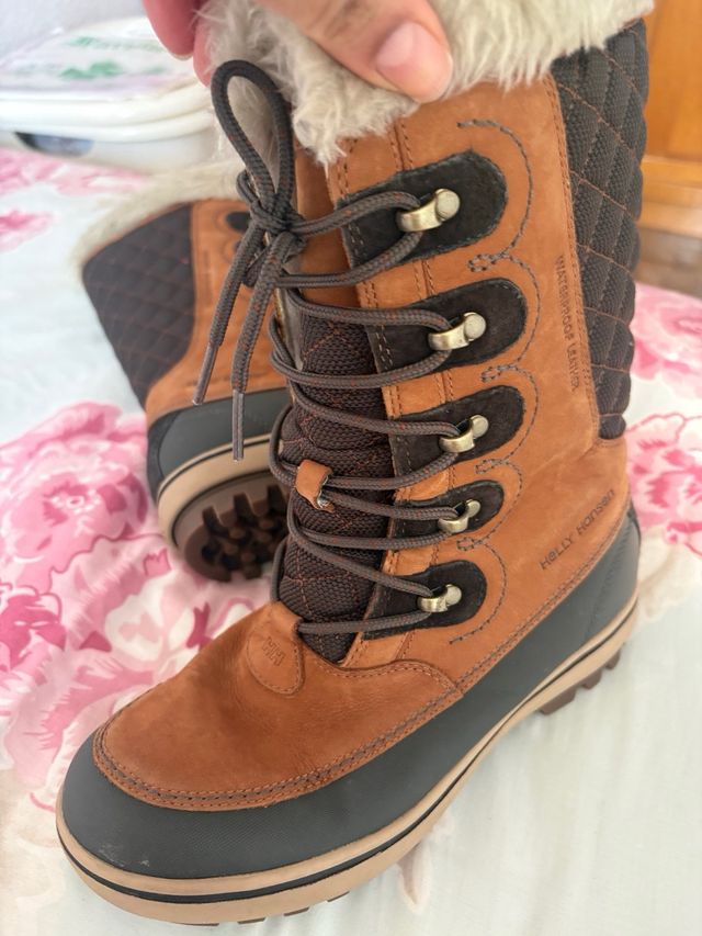 Botas Helly Hansen Marrones y Negras