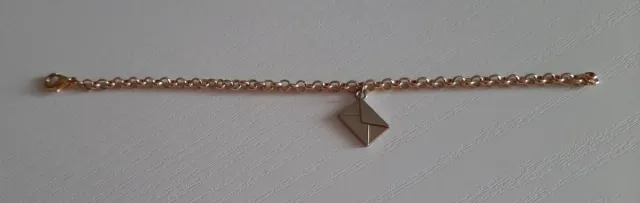 Braccialetto con ciondolo busta dorata