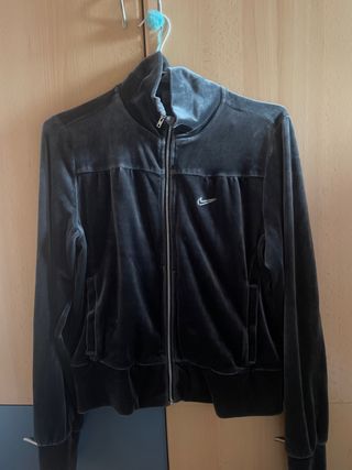 Chaqueta Nike verde con bolsillos