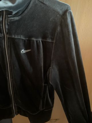 Chaqueta Nike verde con bolsillos