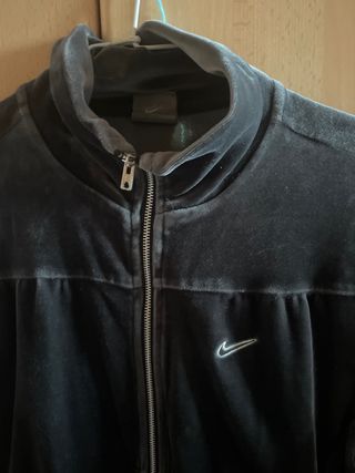 Chaqueta Nike verde con bolsillos