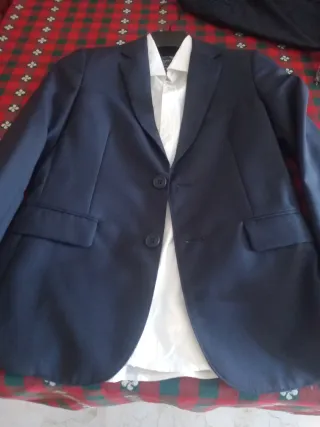 Traje de niño azul 10-11 años