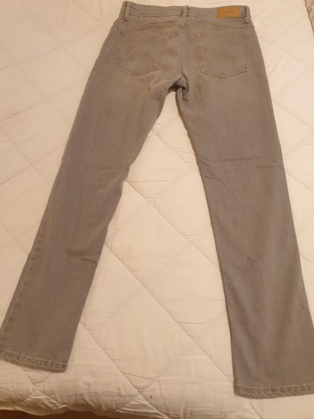 Pantaĺón tejano largo, Mango.