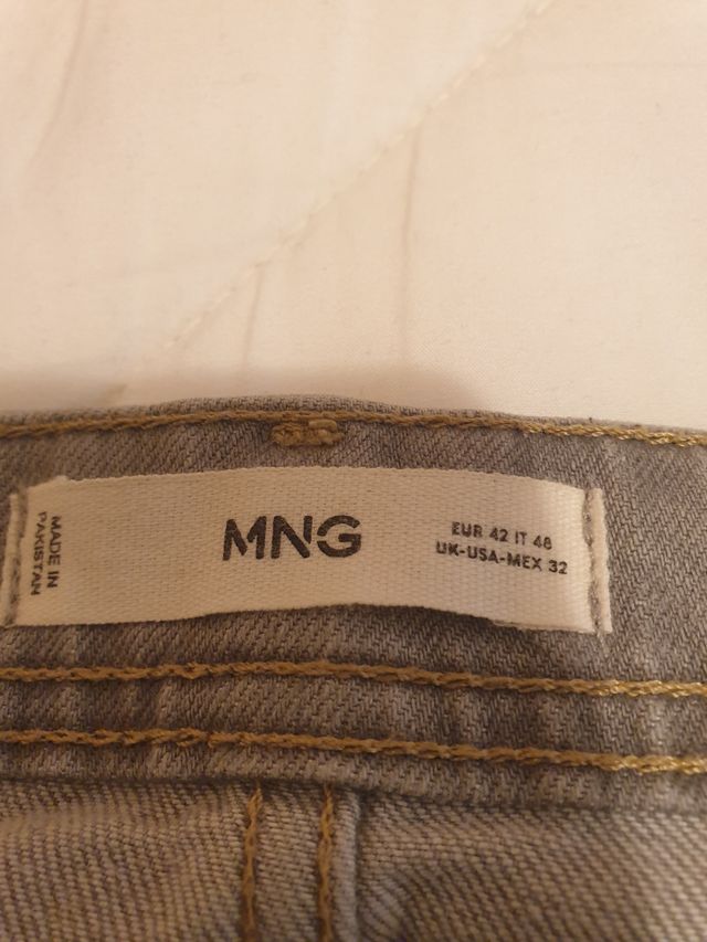 Pantaĺón tejano largo, Mango.