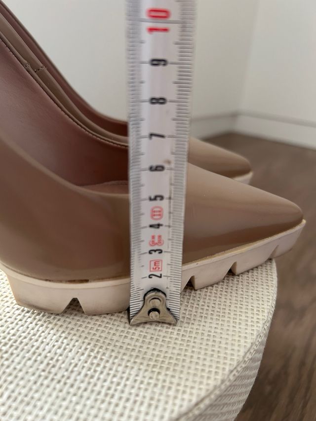 Zapatos track Uterqüe beige