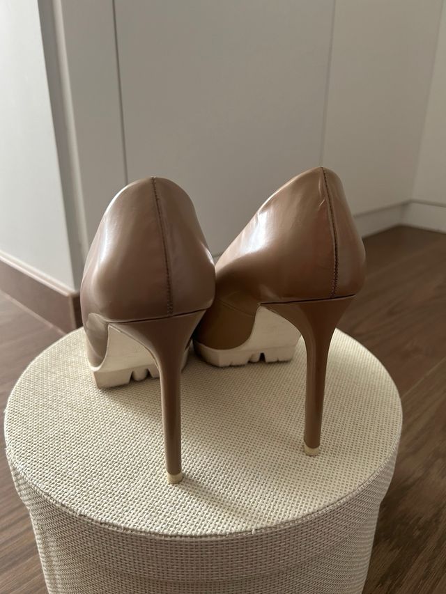 Zapatos track Uterqüe beige