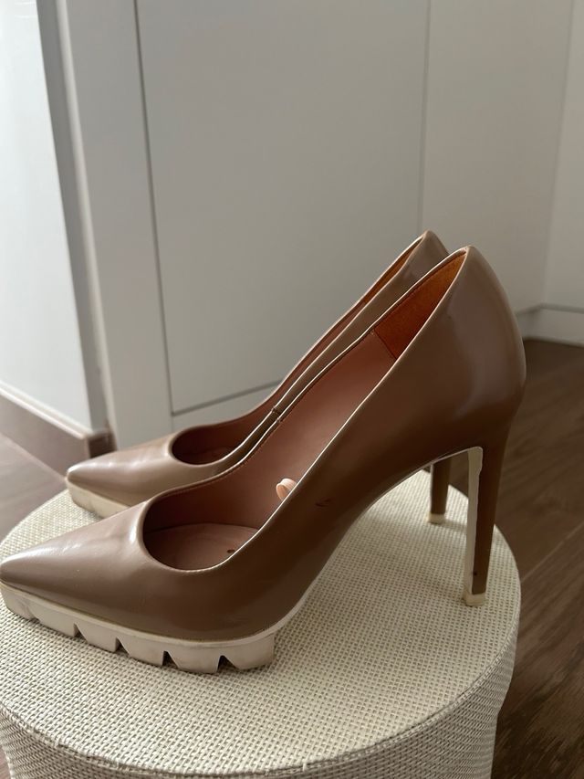 Zapatos track Uterqüe beige