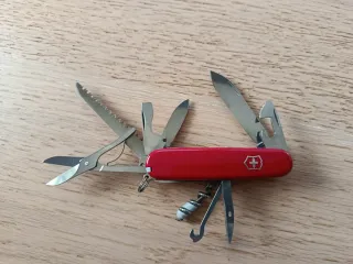Victorinox Huntsman Rosso