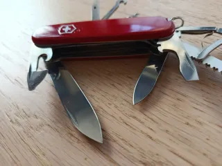 Victorinox Huntsman Rosso