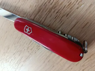 Victorinox Huntsman Rosso