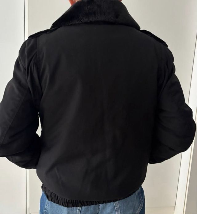 Gubbino nero con collo di pelo 