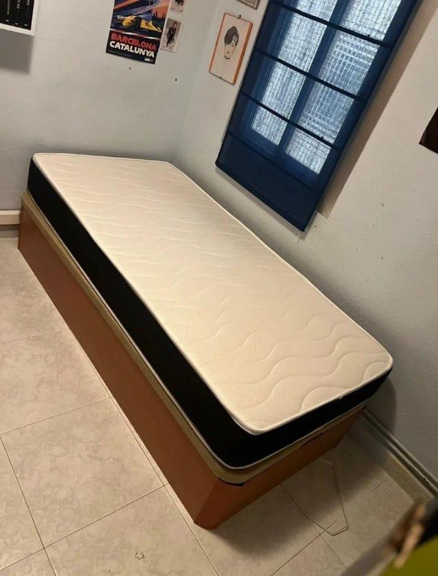 Canapé dobrável de madeira