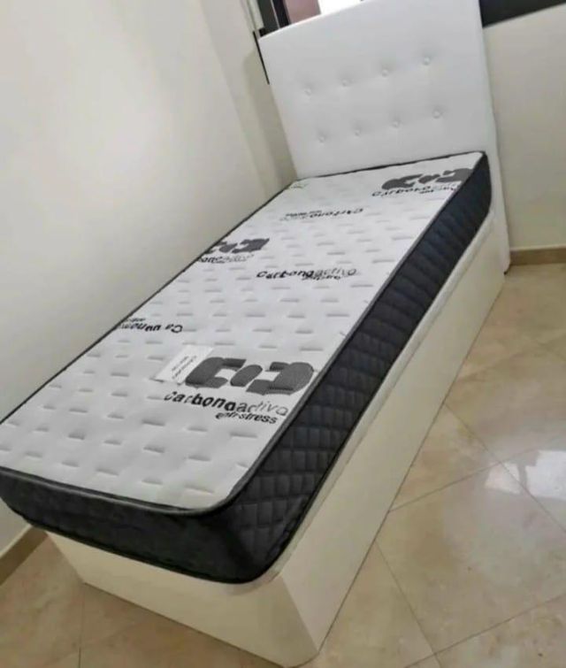 Canapé dobrável de madeira