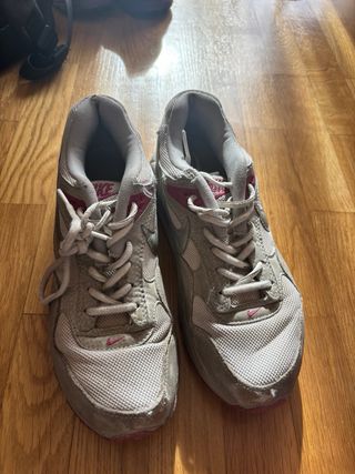 Zapatillas Nike Air Max grises y rosas