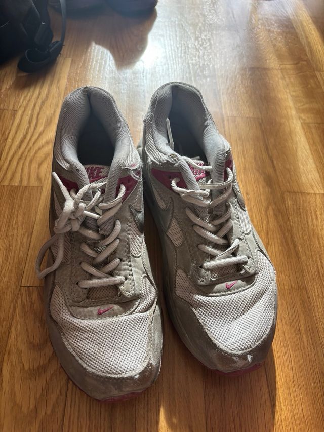 Zapatillas Nike Air Max grises y rosas