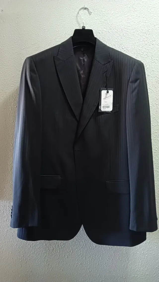 Americana Easy Wear y chaleco Emidio Tucci.