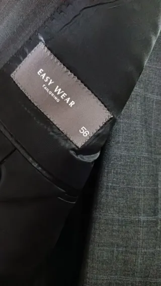 Americana Easy Wear y chaleco Emidio Tucci.