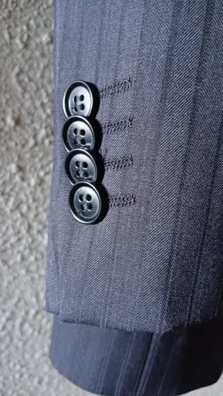 Americana Easy Wear y chaleco Emidio Tucci.