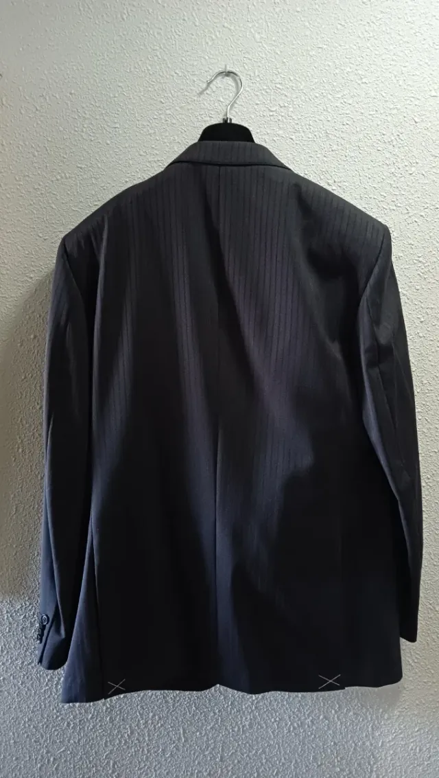 Americana Easy Wear y chaleco Emidio Tucci.