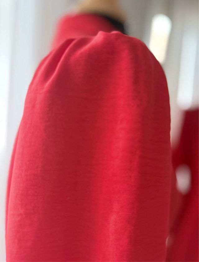 Vestido rojo de diseño atemporal