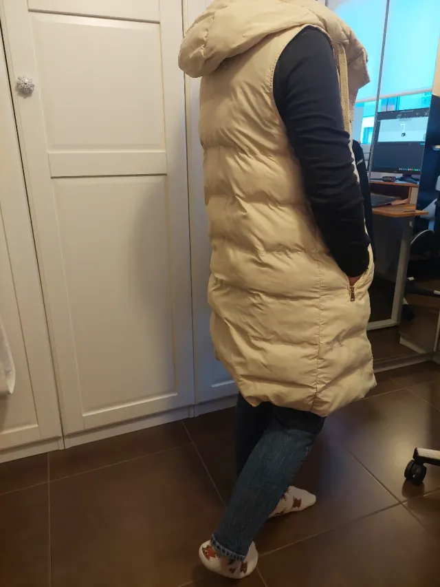 Chaleco largo Zara con capucha beige