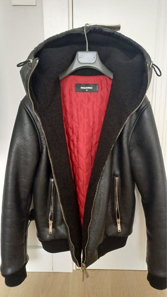 Chaqueta Bomber DSQUARED2 con capucha.