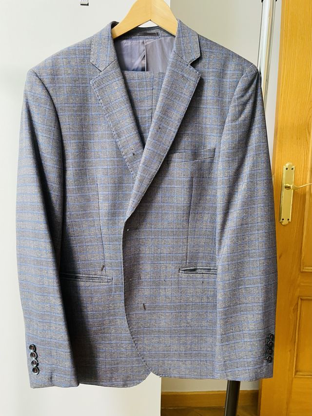 Traje de chaqueta a cuadros gris y azul