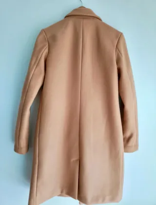 Abrigo C&A color camel