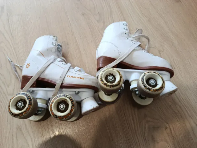 Patines clásicos blancos