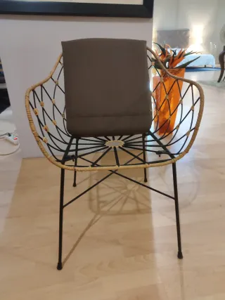 Sillón NUEVO mimbre y metal con cojín