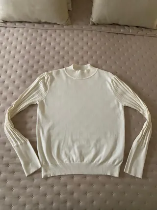 Jersey fino cuello alto manga acampanada