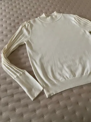 Jersey fino cuello alto manga acampanada