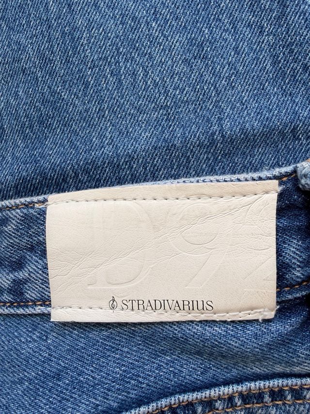 Pantalón vaquero Stradivarius Talla 38