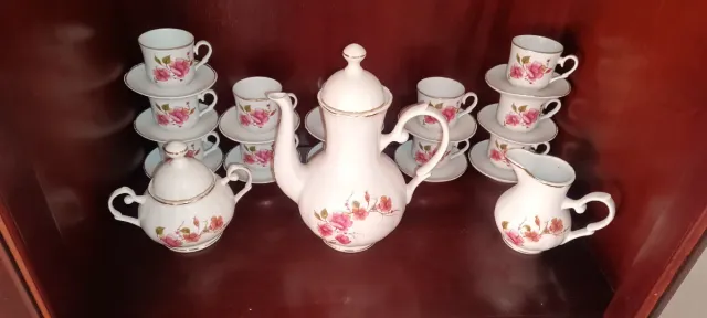 Juego de café de porcelana con flores